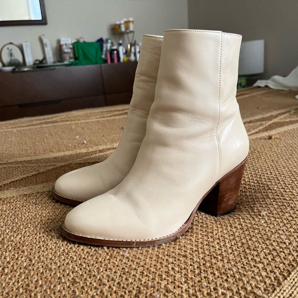 Thursday high line boots in cream/beige